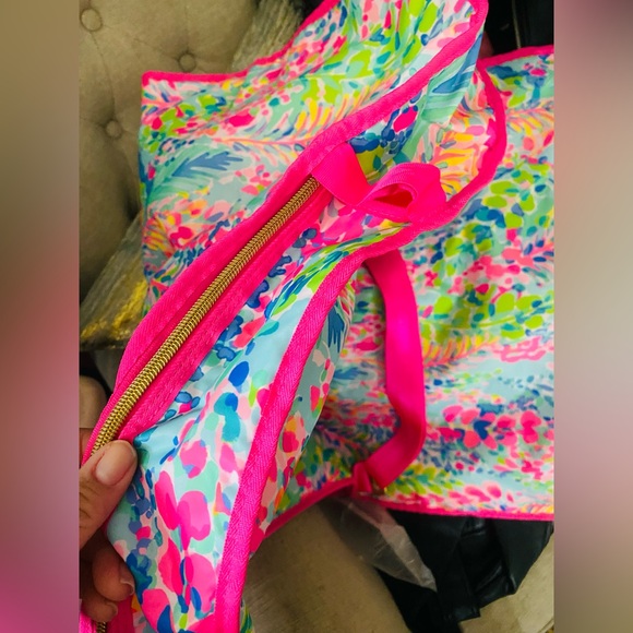 Lilly Pulitzer garment travel bag suitcase catch the wave nwot - Picture 5 of 7